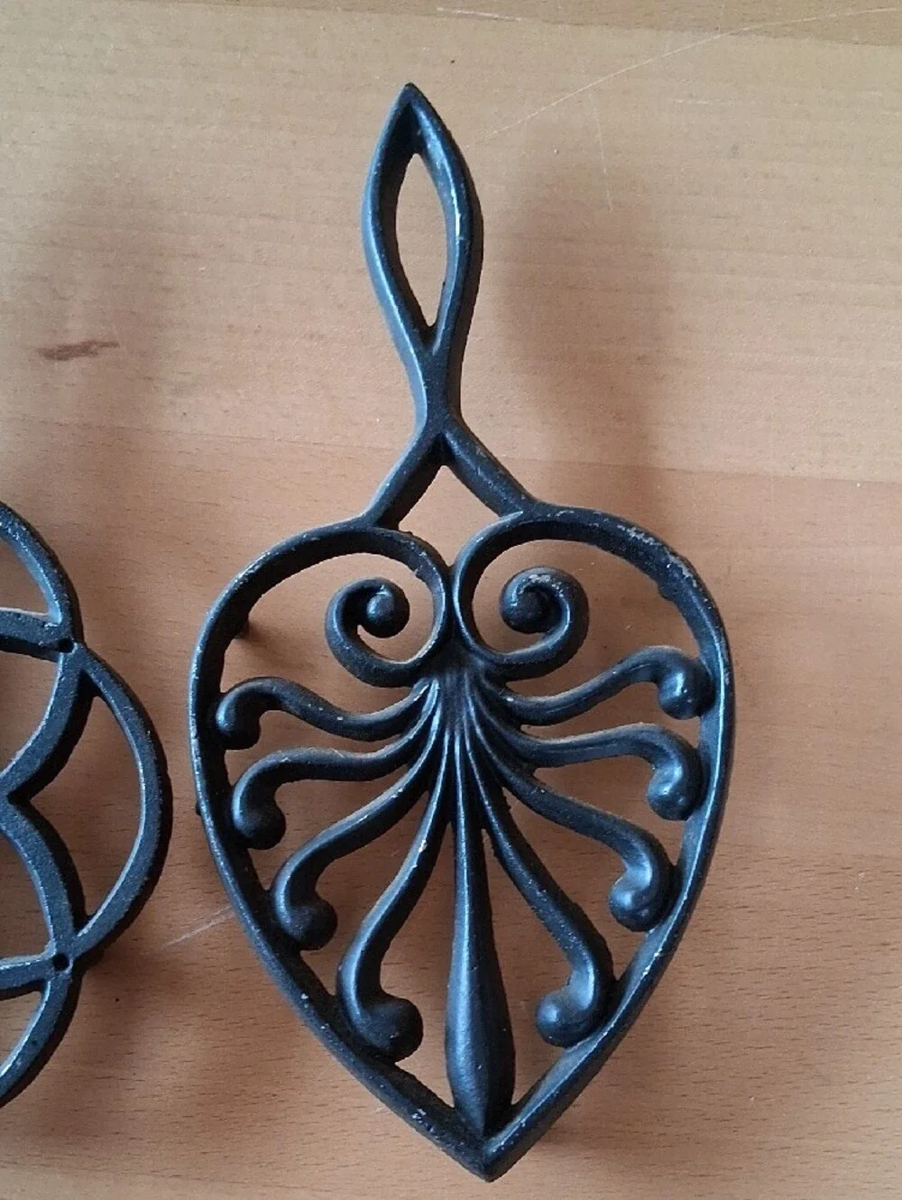 Decorative Black Lightweight Metal Wall Hooks/Trivet– Set of 3